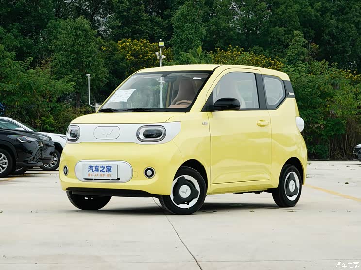 宏光miniev定位为微型电动车,目前共有25款在售车型,售价区间为3.