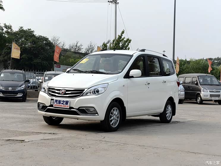 售4.58-5.38万元 北汽威旺m30价格公布