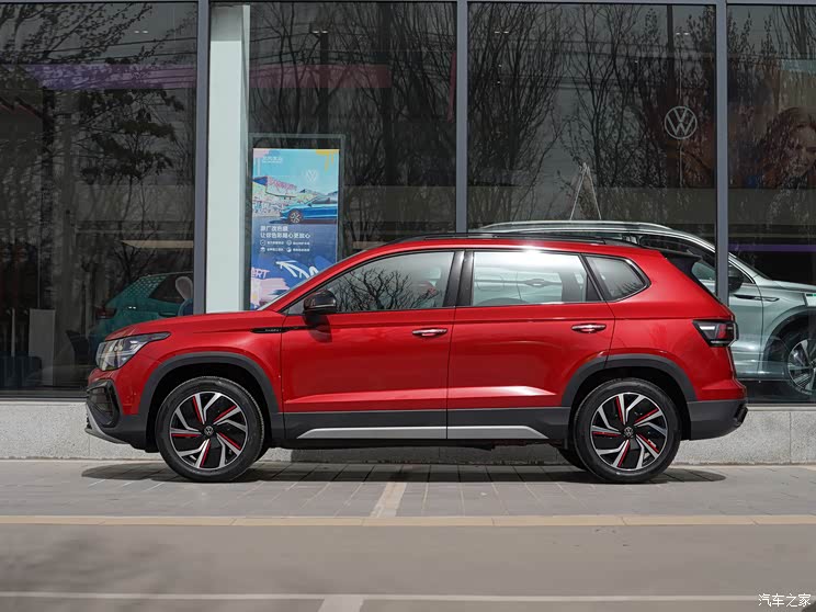 作为中期改款车型,新款途岳对外观进行了较大的改动.