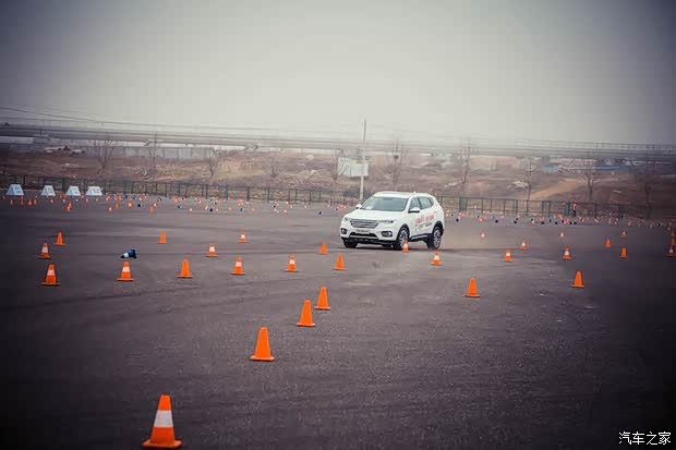 怎么进入s弯道 620x0_1_autohomecar__wKgH0ljsQBmAabRTAAIJBAGjMaw414.jpg