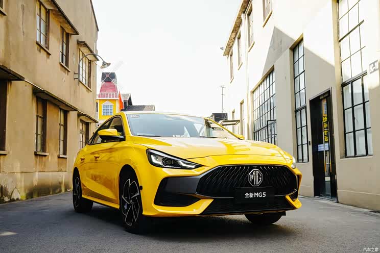 和全新mg5比8万级英朗就是老年代步车
