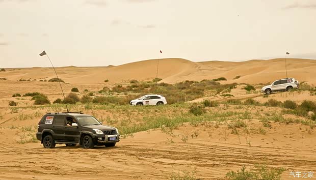 越野视频沙漠比赛 620x0_1_autohomecar__wKgH1VdOsASARdvVAARHiIbMhFw352.jpg