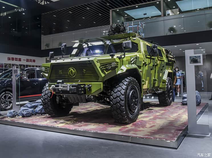 英姿飒爽 实拍东风猛士6人型防护突击车