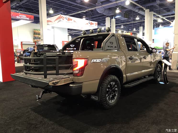 此次套件版本包含有以下改装组件:全季节脚垫,后保险杠踏板,货厢扩展