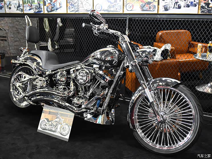 松散机车的产品造型夸张拉风,深受明星喜爱.车展现场除了31.