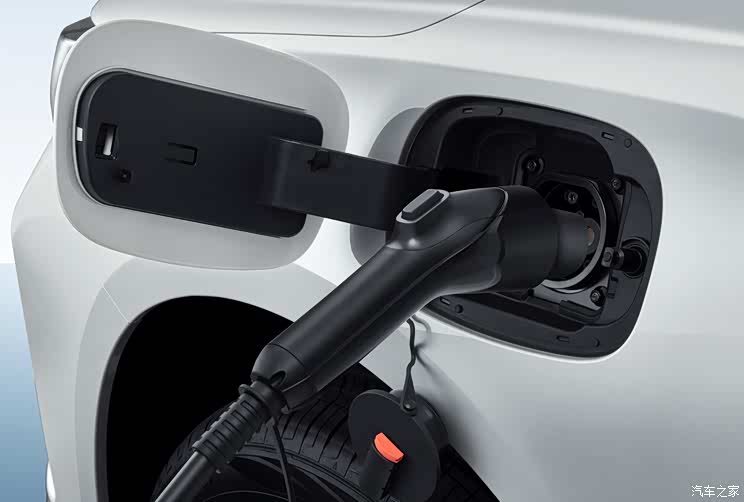 深圳：新能源车与燃油车差异化停车收费