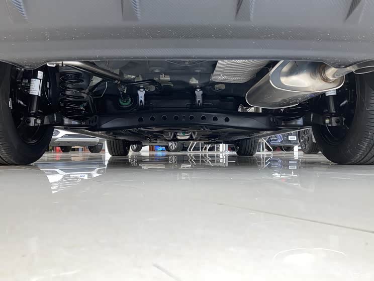 5l发动机相匹配的是5mt和cvt变速箱;与1.5t发动机