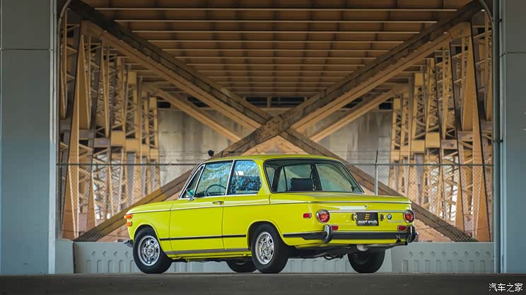 成交价比新车价高20倍宝马2002tii拍卖