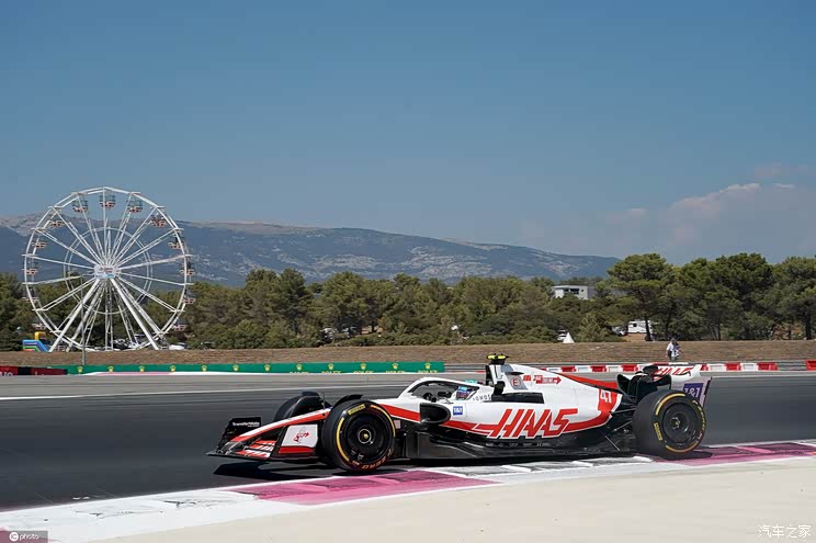 阿斯顿·马丁车队阿斯顿·马丁车队"英国赛车绿"阿斯顿·马丁在法国站