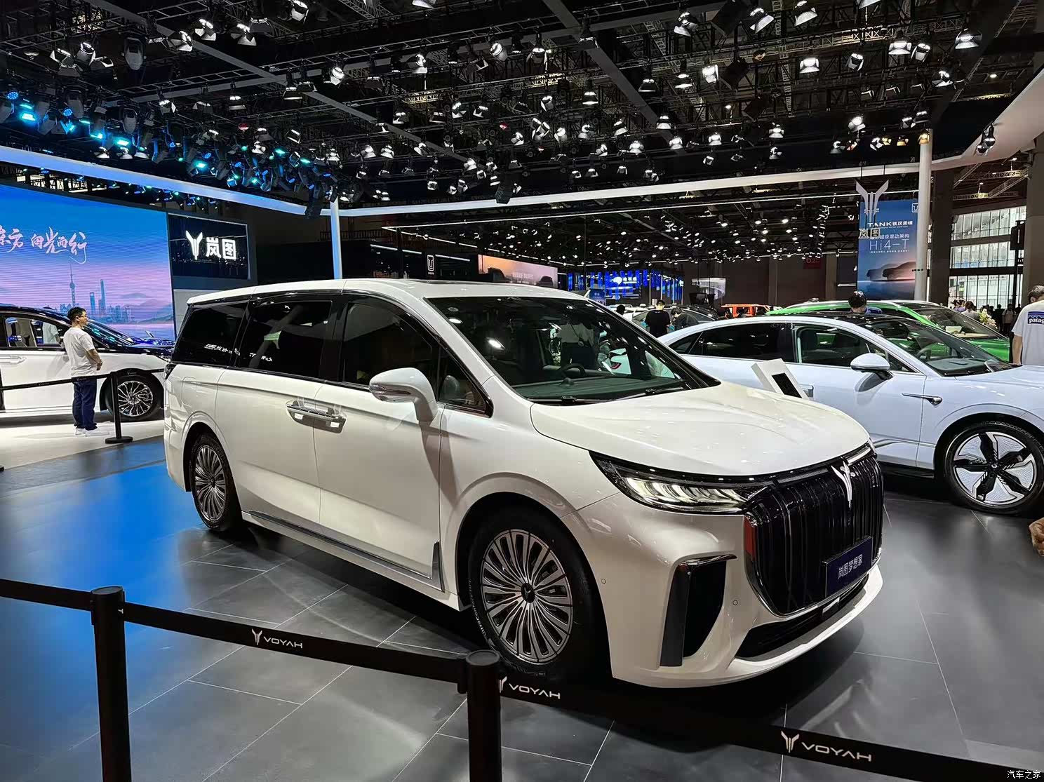 2023上海车展岚图梦想家内饰套件展示