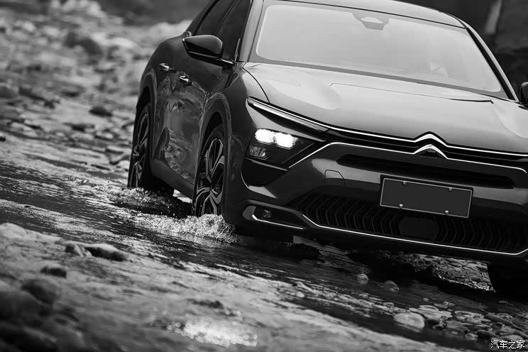 一城一车凡尔赛c5x优雅地放下身段