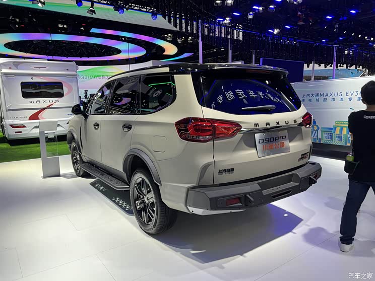 0t柴油发动机,峰值扭矩可达500n·m,使上汽大通maxus d90 pro川藏公路