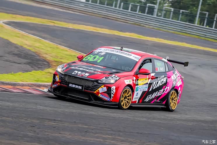 首战全胜之家车手征战ctcc株洲站