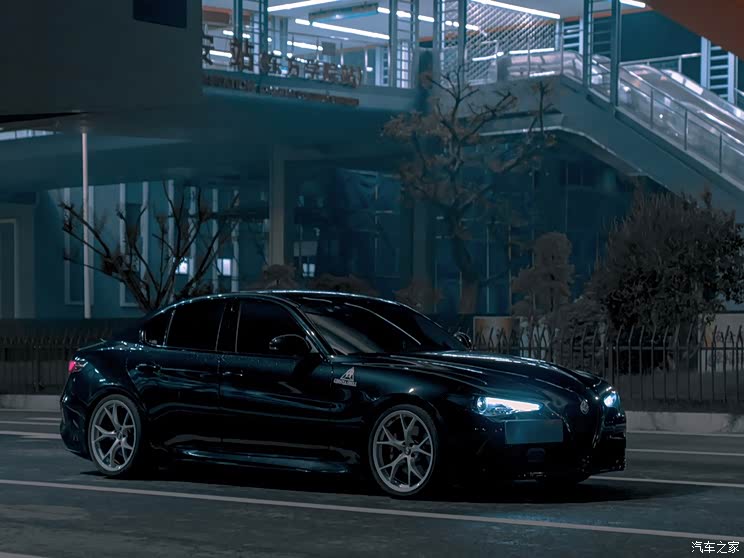 每日案例精选限量版黑武士giulia