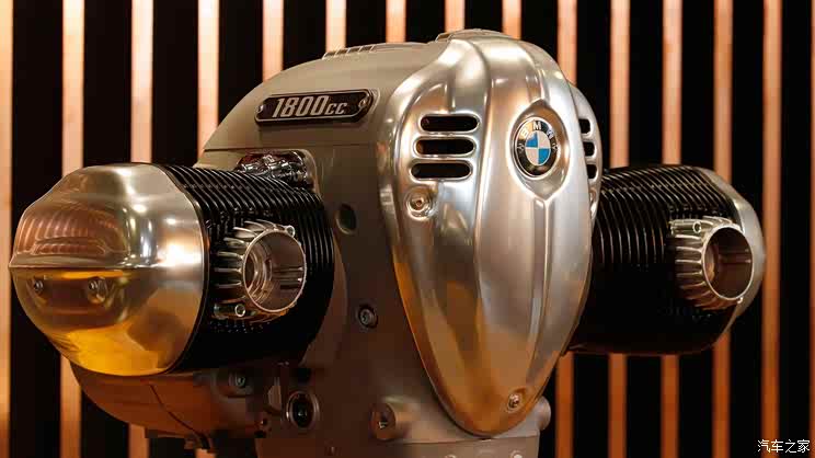宝马r18还配备了如自增强防跳离合器,自动稳定控制系统asc,发动机牵引