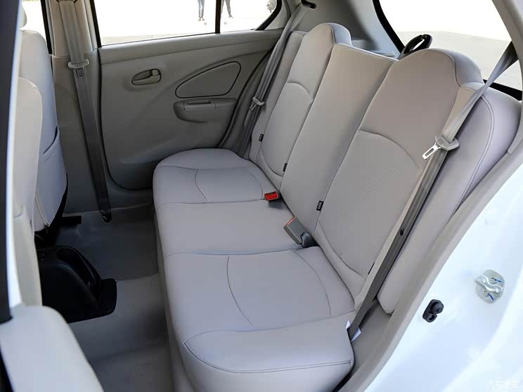 内饰中为数不多的亮点了,不过遗憾的是需要选配,同时俊风er30还能选装