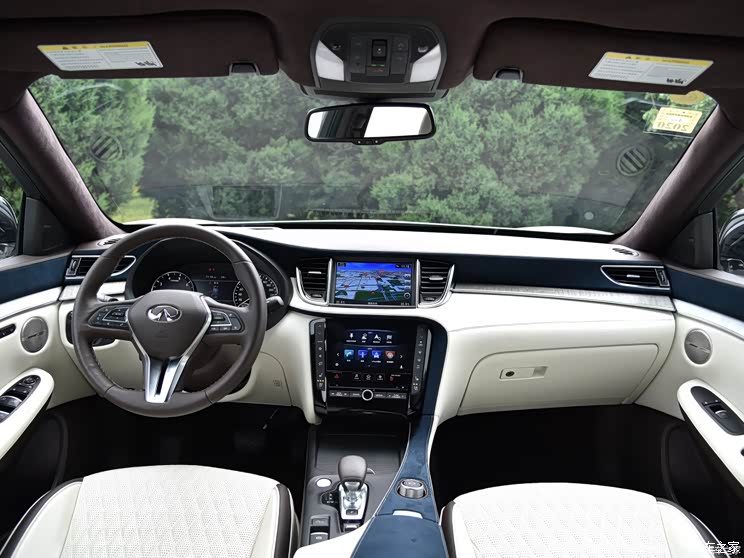 限量版34万qx50中控两块大屏幕亮眼