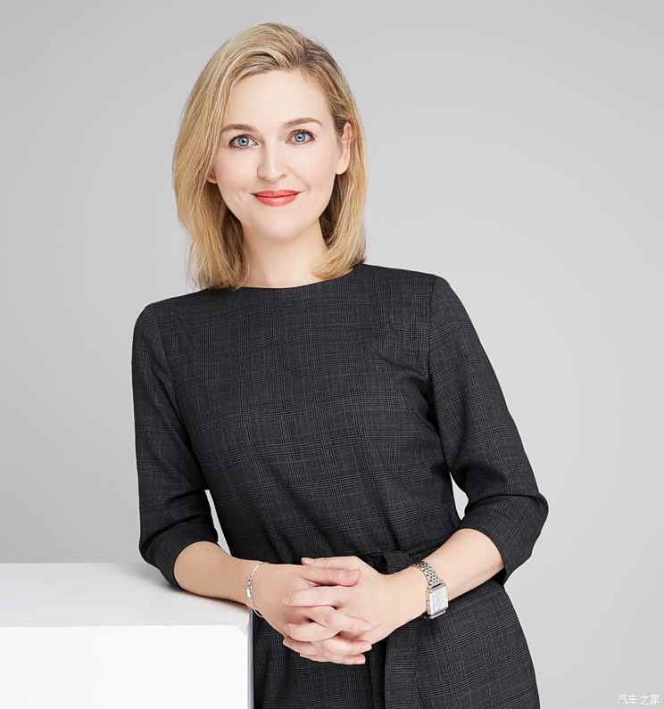 有布加迪背景美女设计师加盟华人运通