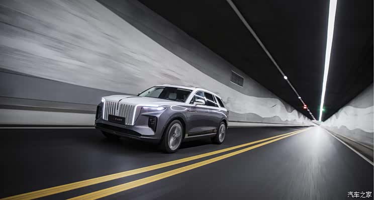 简单回顾车辆外观,红旗e-hs9(参数|询价)采用了直瀑式的封闭前格栅