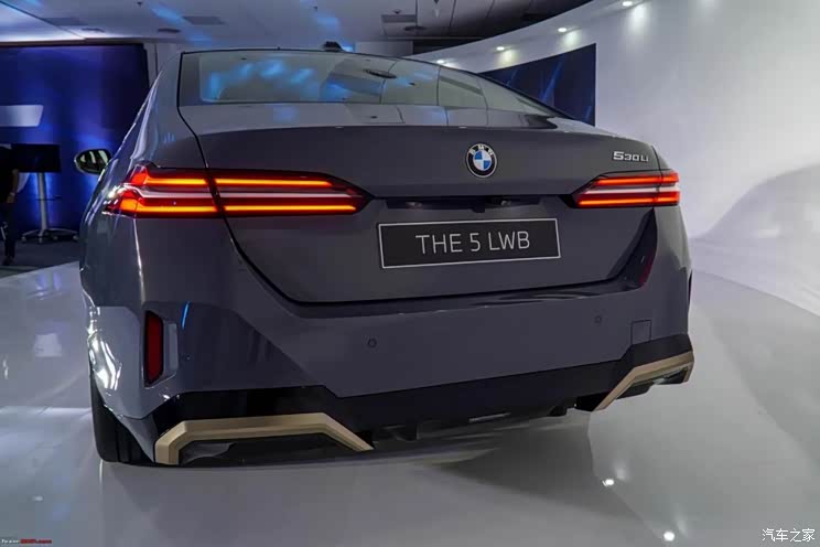 右舵布局 全新宝马5系长轴距版印度亮相