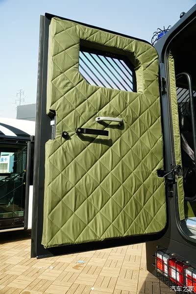 一汽解放防爆车 作者:宋楠 - nantian-baiyu - 南霸天