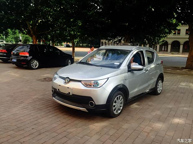 售价6w续航200km长安奔奔ev电动小汽车