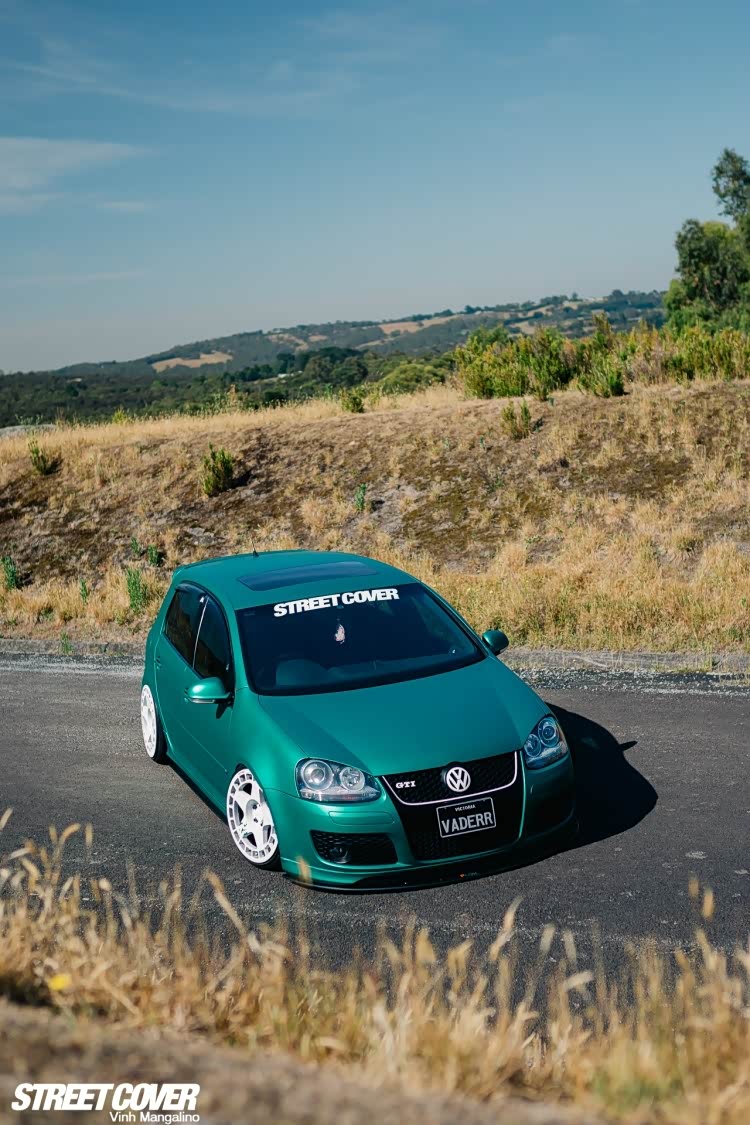 大众mk5 gti金属珊瑚绿大秀纯白轮毂