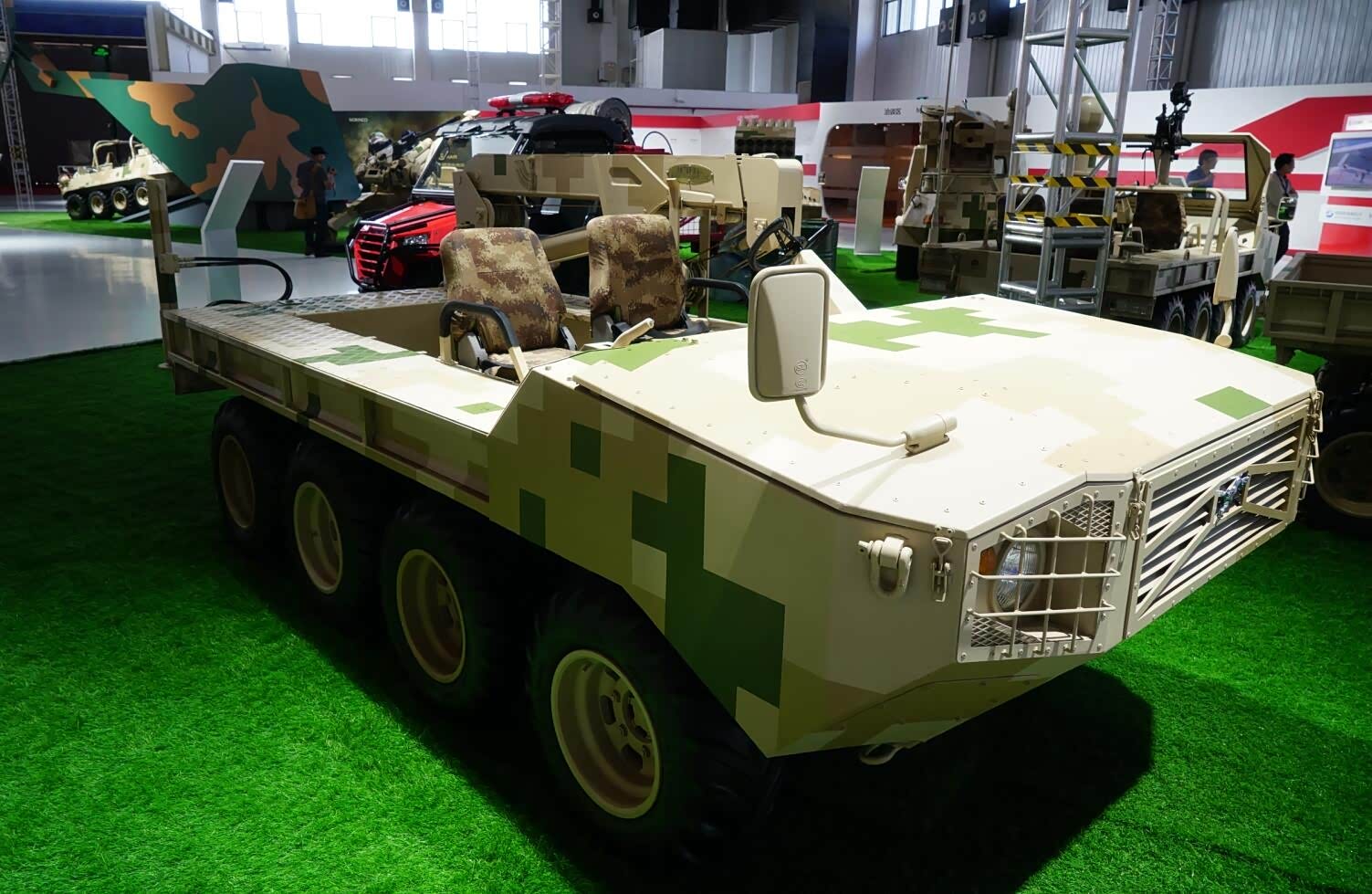 宋楠:解放军"山猫"小型伞兵突击车族