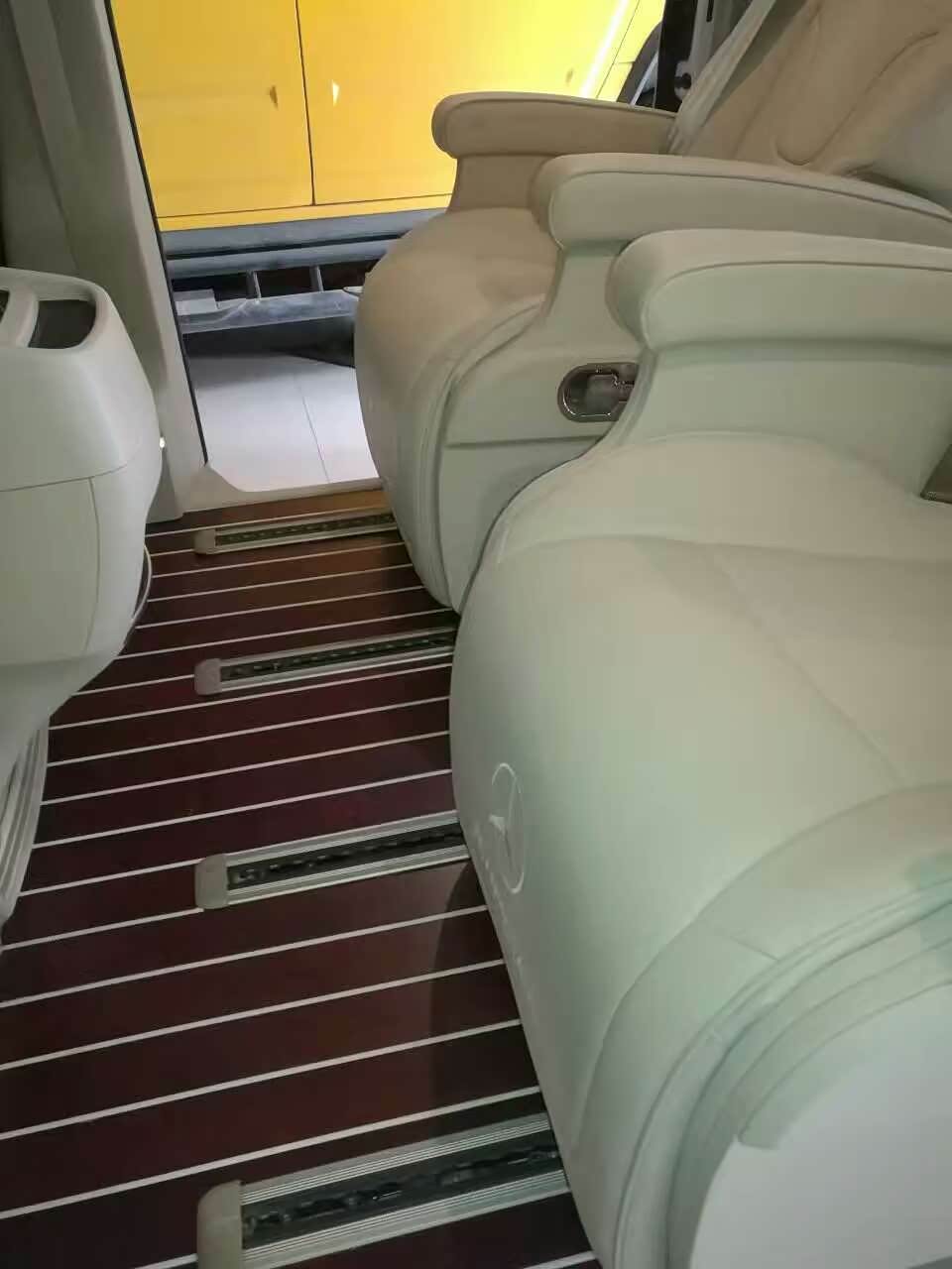 商务车改装中的柚木地板和游艇木地板_车家号_发现车生活_汽车之家