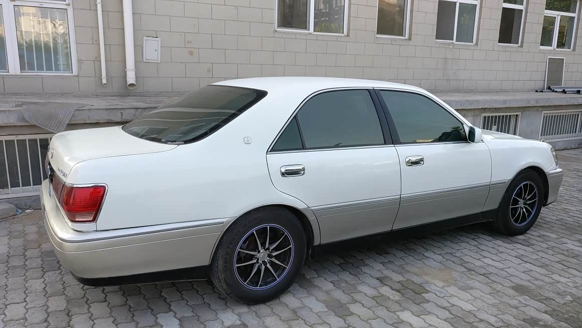 蜕变前的最后一瞬点评第11代丰田皇冠